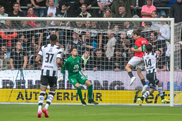 Ali Akman kopt de 0-1 tegen de touwen.