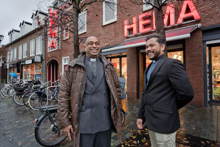 Een op de vier priesters komt van buiten Nederland - Trouw