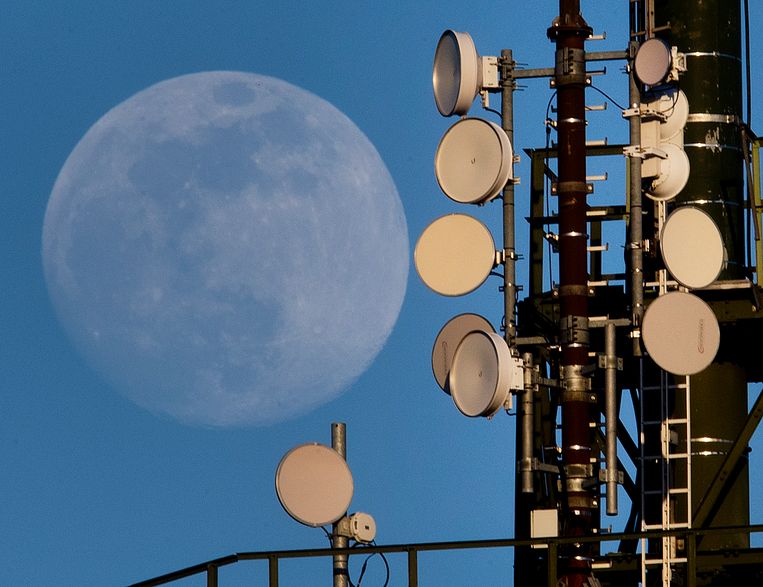 Een zendmast in de buurt van Frankfurt. Beeld AP