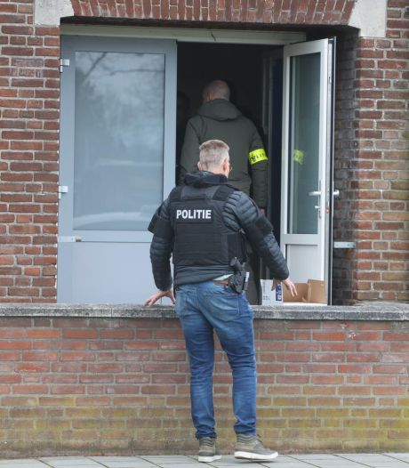 Leerling Koning Willem I College levert toch een nepvuurwapen in na grote politieactie