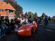 Tonny uit Aalten oogst waardering met oranje ‘banaan’ in fietsstad Grenoble
