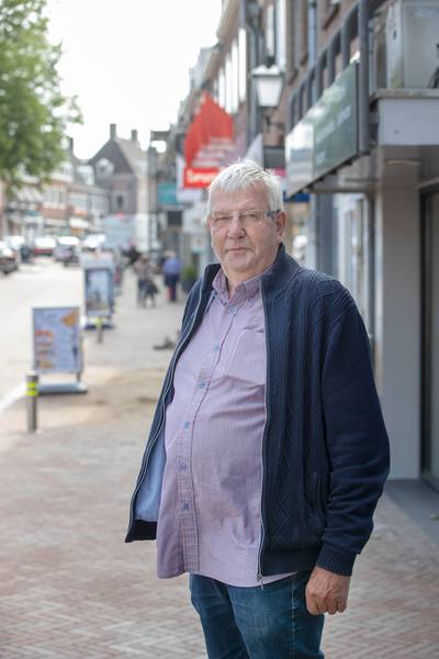 Ameronger rookt een lekker sigaartje in Rhenen
