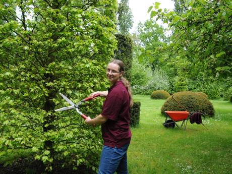 Een meester in het groenonderhoud: Laura is straks de enige tuinbaas van Zeeland