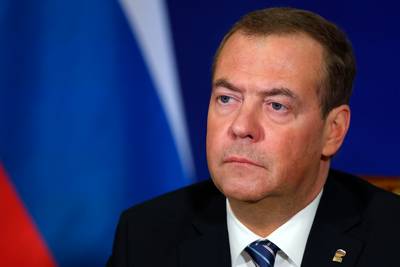 Russische ex-president Medvedev daagt Polen uit: “Land zal samen met zijn domme premier verdwijnen”