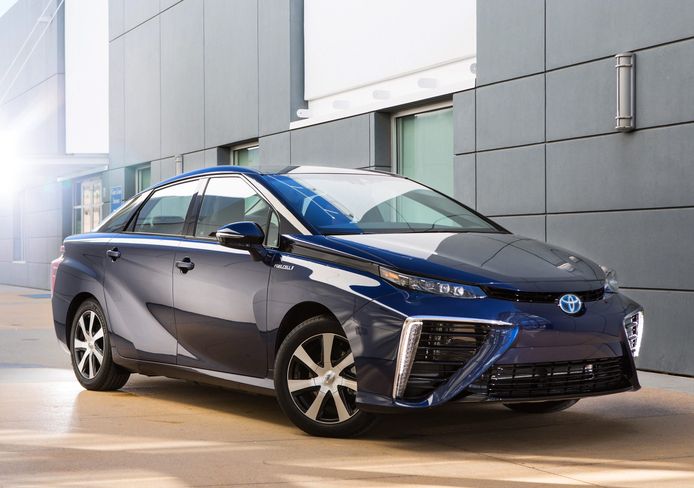 Toyota hoopt rond 2025 van elk model ook een elektrische variant aan te kunnen bieden, zij het volledig elektrisch, hybride of voorzien van brandstofcel, zoals deze Mirai.