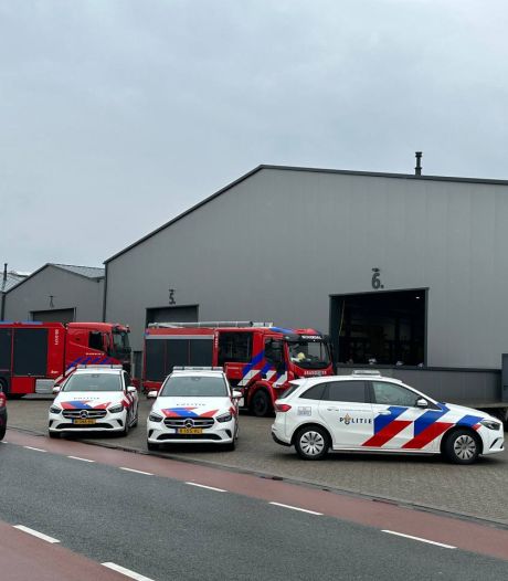 Man raakt bekneld in zaagmachine en overlijdt bij metaalbedrijf in Nijverdal