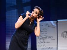 Negen zaterdagen lang topcabaret op tv in de avond: een lach en een traan