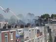 Vlammen verzwelgen dakkapel in Voltastraat, buurt opgeschrikt door explosie
