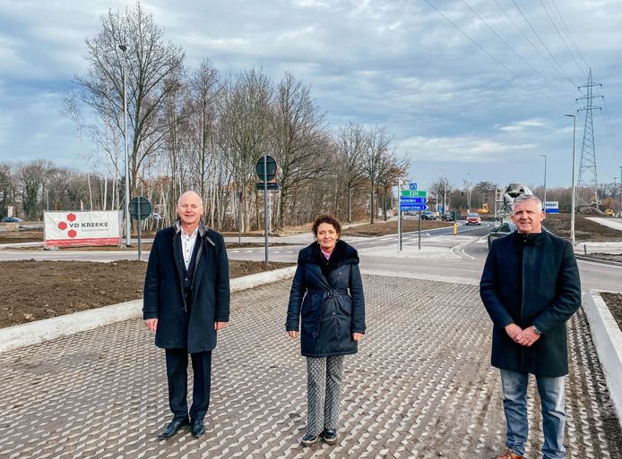 Tevreden gezichten: burgemeester Marino Keulen, minister Lydia Peeters en schepen Peter Verheyen.