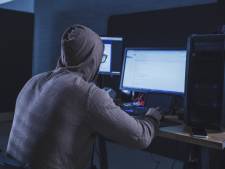 Politie houdt twee Enschedeërs aan: duo samen met anderen verdacht van digitale fraude van meer dan een miljoen euro