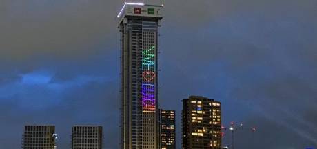 Duncan Laurence sprakeloos na eerbetoon op Rotterdamse toren