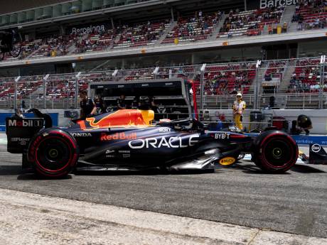 Grappende Max Verstappen heerst in Barcelona: ‘Positief verrast door de inhaalmogelijkheden’