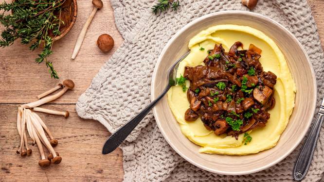 Wat Eten We Vandaag: Auberginehachee met aardappelpuree
