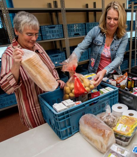 Voedselbank krijgt drie keer meer klanten, maar minder eten: ‘Compleet pakket maken wordt lastiger’