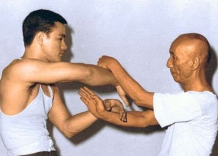 Ip Man was de mentor van Hollywood-ster Bruce Lee. Hier oefenen ze kungfu. Ip Man stierf in 1972.