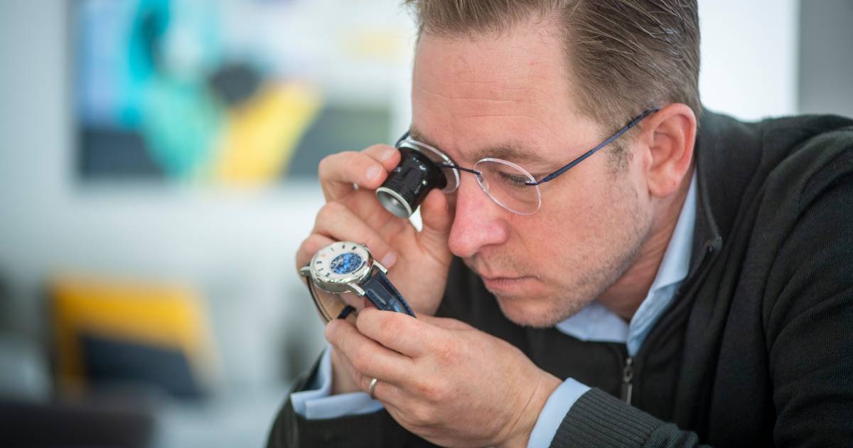 Topvoetballers en exotische prinsen dragen peperdure horloges van Almelose Pim: ‘Hij zei: doe ze allemaal maar’