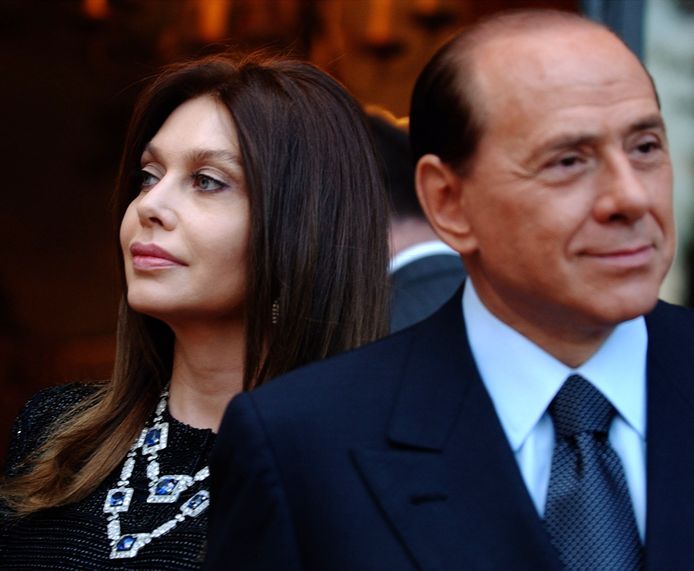 Veronica Lario met Silvio Berlusconi.