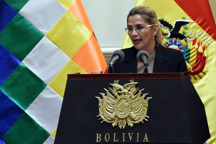 Toenmalig president Jeanine Añez tijdens de beëdiging van haar nieuwe kabinet in het presidentiële paleis Quemado in de Boliviaanse hoofdstad La Paz in 2020.