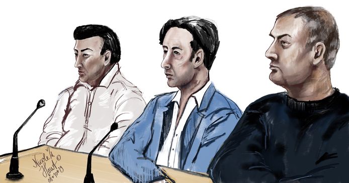 De drie veroordeelde broers in de rechtbank