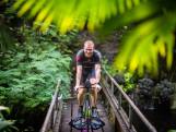 Triatleet Olaf traint voor wedstrijd in Hawaï in Burgers' Zoo
