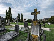 Peter wil het graf van zijn opa Leen - de Cent - Muilwijk redden: ‘Maar de gemeente zegt nee’
