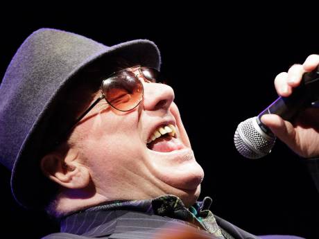 Van Morrison aangeklaagd door Noord-Ierse minister die hij ‘oplichter’ noemde
