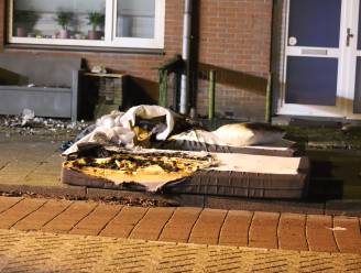 Twee matrassen naar buiten gegooid na brand in woning Lelystad