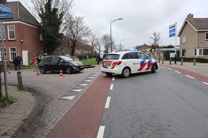 Op de Sweensstraat in Kaatsheuvel werd onderzoek gedaan, waardoor de weg tijdelijk dicht was.