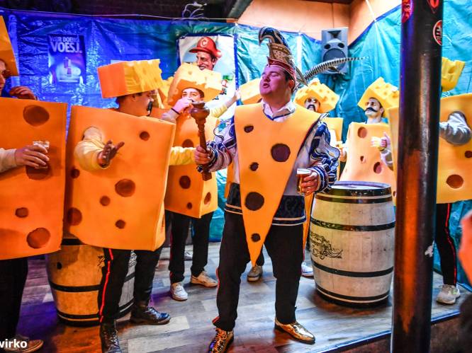 De eerste carnavalspinten zijn getapt: prins Sjalen opent ‘cafeekescarnaval’ in zijn stamcafé