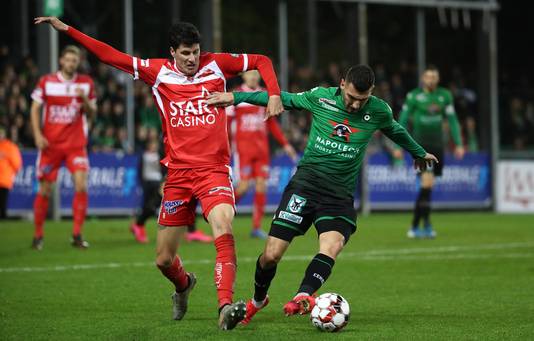 Mouscron's Samiento Salas Andreas De Jesus and Cercle's Dimitar Velkovski fight for the ball during a soccer match between RE Mouscron and Cercle Brugge, Saturday 22 February 2020 in Mouscron, on day 27 of the 'Jupiler Pro League' Belgian soccer championship season 2019-2020. BELGA PHOTO VIRGINIE LEFOUR