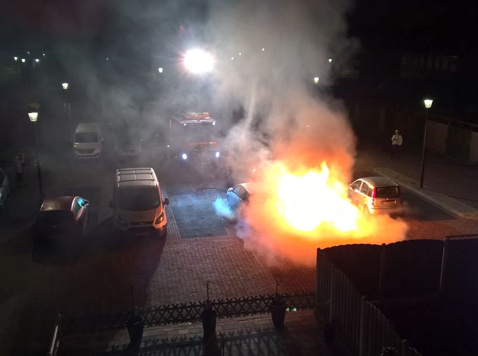 Autobrand op Mariahof in Culemborg, nummer 14 dit jaar, nu 48 in totaal sinds begin in 2016