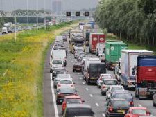 Te hoge vrachtwagen voor de Drechttunnel? Nieuw matrixbord moet grote opstoppingen voorkomen