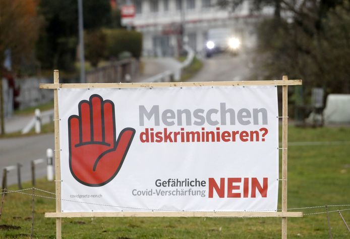 Affiche contre la discrimination et le renforcement des mesures, en Suisse
