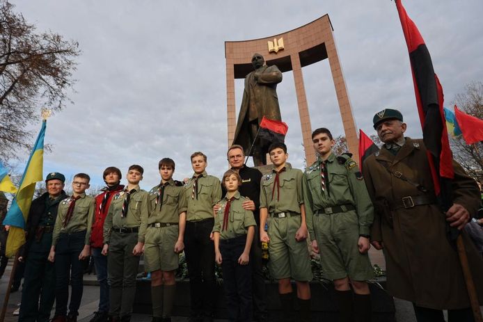 Op 1 januari werd in Lviv, in het westen van Oekraïne, Stepan Bandera officieel herdacht. Bij een metershoog standbeeld van de man werd een ceremonie opgevoerd.