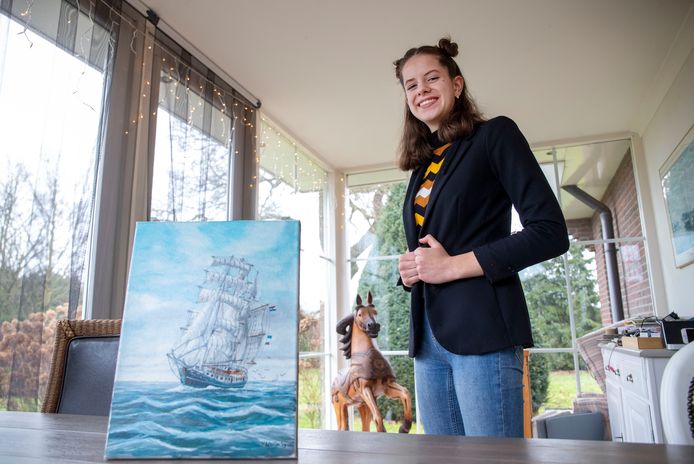 De 15-jarige scholiere Koosje Kooij wil volgend schooljaar meedoen met School at Sea, waarbij een zeilschip in een half jaar naar de Cariben zeilt en weer terug. Hiervoor heeft ze 25.000 euro nodig, dit geld wilt ze inzamelen door sponsering en een loterij.