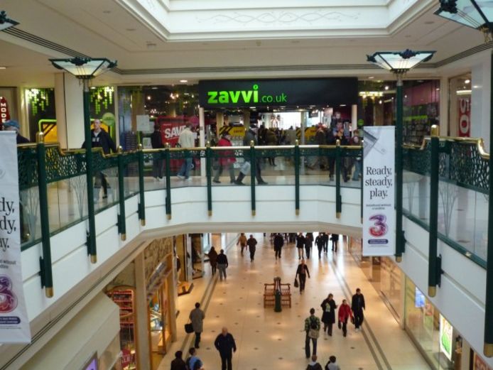 Het incident gebeurde in het winkelcentrum The Glades in Bromley, Engeland.
