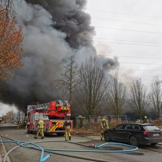 Temse en Sint-Niklaas zonder stroom door uitslaande brand in industriezone:  'Ramen en deuren gesloten houden' » Krantenkoppen België