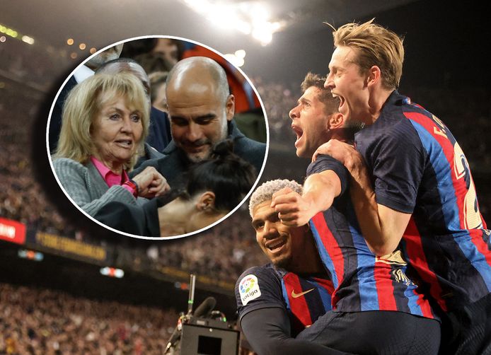 Pep Guardiola zat met Danny Coster, de weduwe van Johan Cruijff, op de eretribune van Camp Nou.