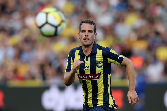 Wout Brama in actie voor Central Coast Mariners.