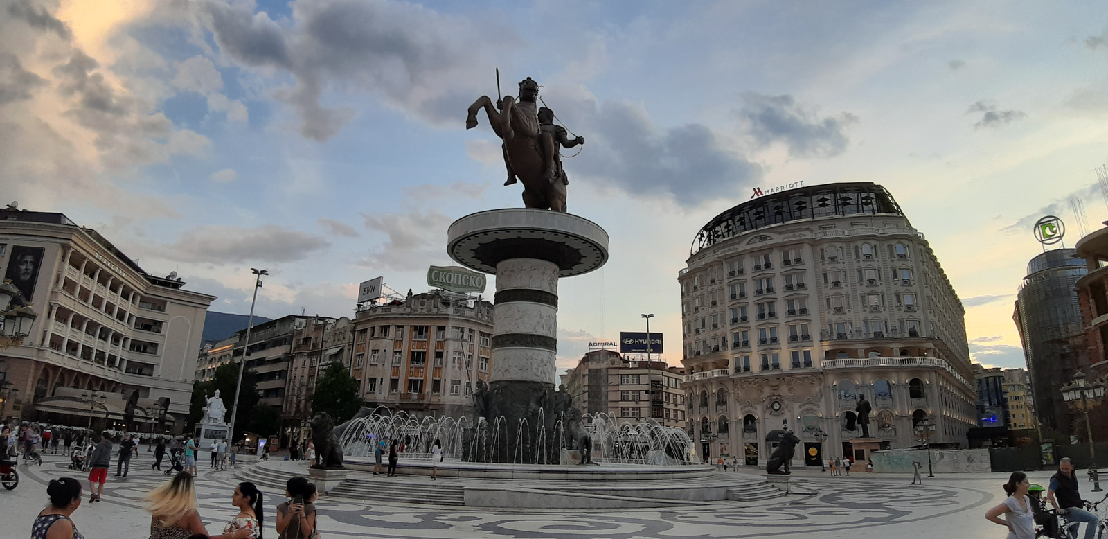 Met De Bus Naar Macedonie Geen Online Kaartjes En Bulgaars Stuk Chagrijn Als Cadeau Foto Ed Nl