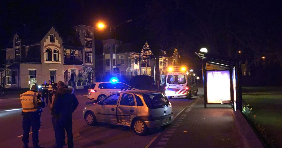 Forse schade bij botsing in Almelo.