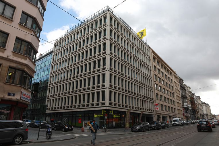 ‘De N-VA heeft haar partijhoofdkwartier in Brussel gekocht voor 20 miljoen euro. Daarvoor zijn ze een lening aangegaan, waarvan ze 10 miljoen euro al binnen het jaar konden aflossen.’
 Beeld BELGA
