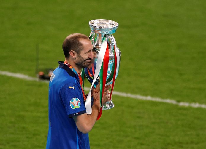 Chiellini en Italië wonnen vorig jaar het EK na winst in de finale tegen Engeland op Wembley. Nu spelen beide landen opnieuw tegen elkaar.