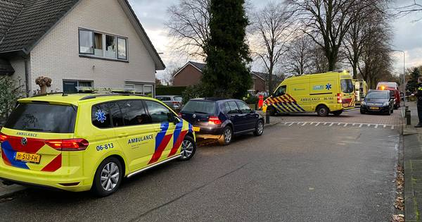 Jong kindje overleden na aanrijding met busje in Elspeet, bestuurster aangehouden.
