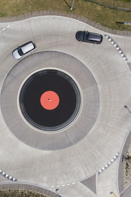 Courtoisie au volant: connaissez-vous vraiment les règles à appliquer aux ronds-points?