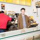 Na 214 duizend uur hard werken sluiten de Chinese ouders van Pete Wu droogjes hun Tilburgse snackbar