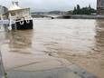 La Meuse déborde en certains endroits, à Liège.