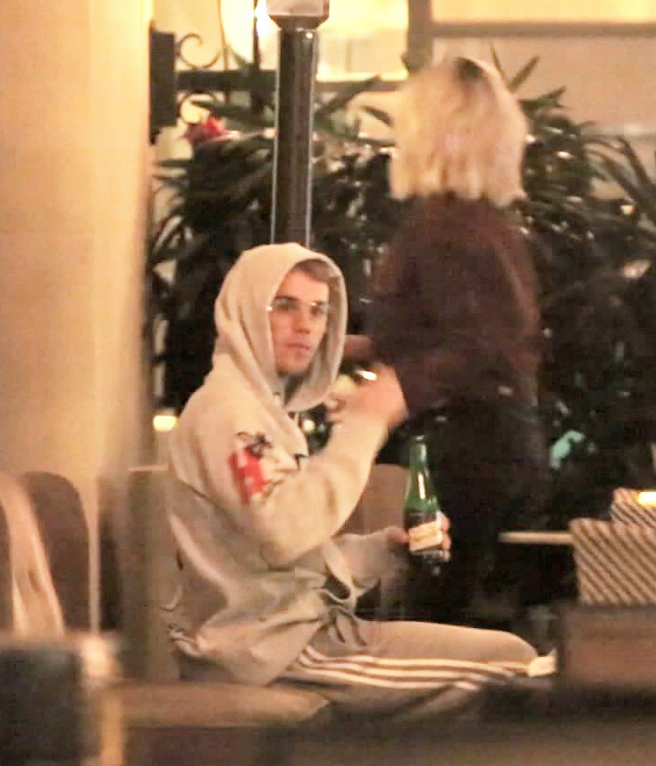'Justin en Selena na knallende ruzie in relatietherapie' | Foto | AD.nl