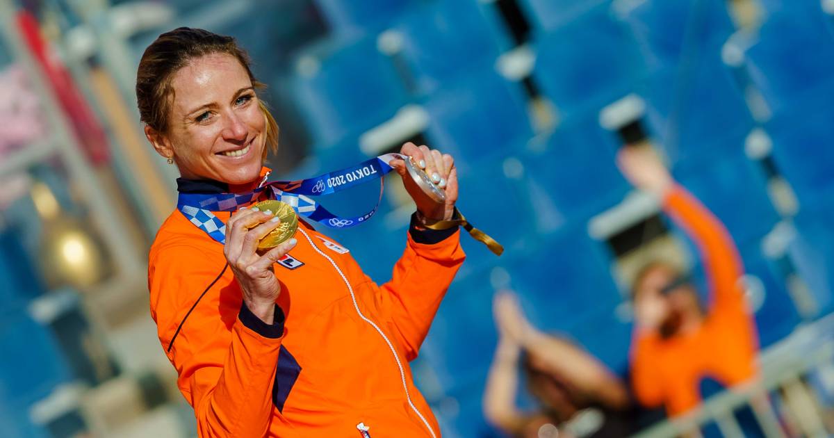 Eerste olympische medaillewinnaars gehuldigd in zonnig ...