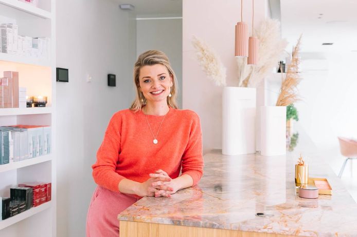 Poppy & Blush bestaat één jaar, maar Ilse is al vijftien jaar actief als schoonheidsverzorgster. Ze werken nu met vijf dames in de zaak en man Glen werkt mee achter de schermen.